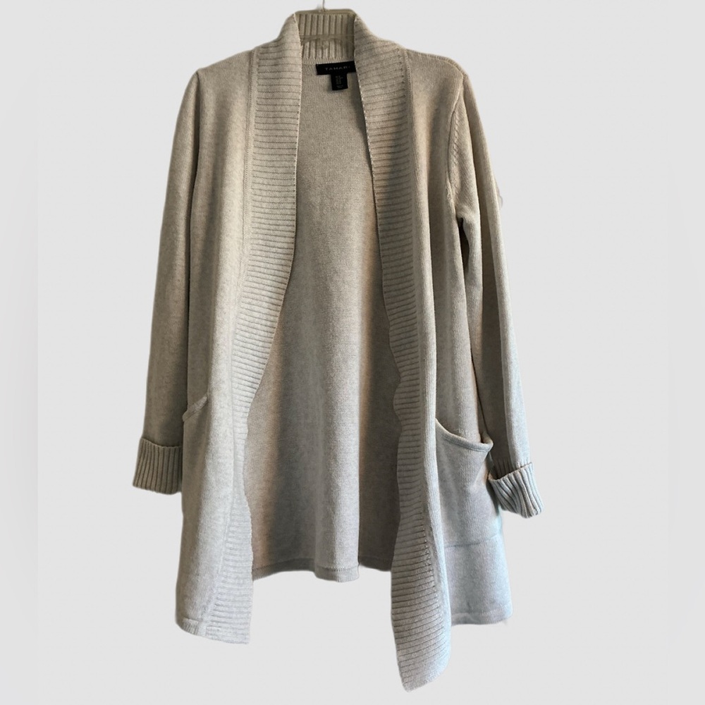 🌫️ Gorgeous Light Gray Tahari Cardigan – Size M – Soft Knit + Ribbed Trim